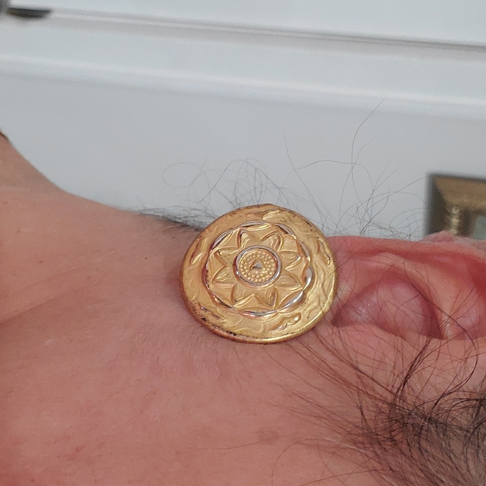 Vintage Gold Metal 80's Clip on Earrings